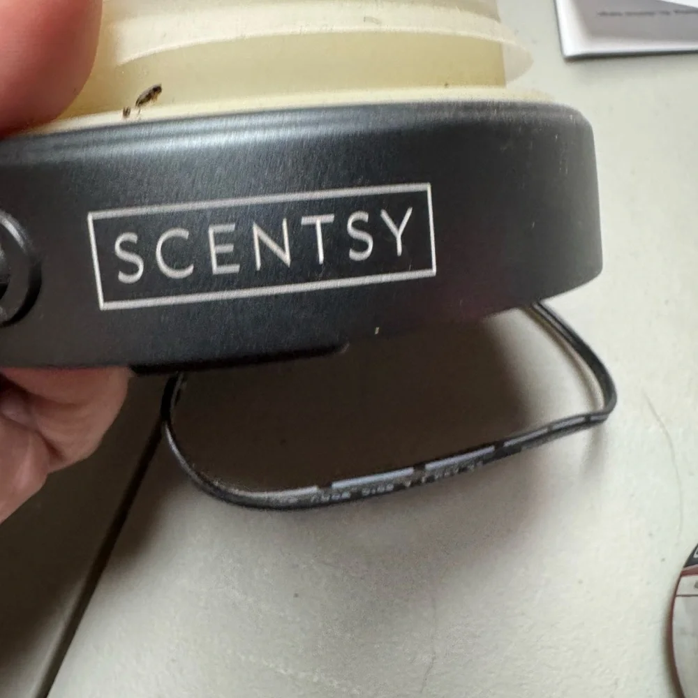 Scentsy Black Electric Wax Warmer Base with Decorative Vent Pattern - Picture 2 of 5